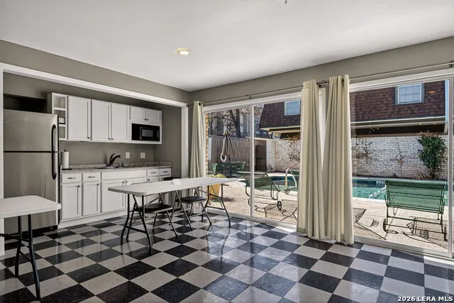 1045 Shook Avenue #145H Olmos Park, TX 78212